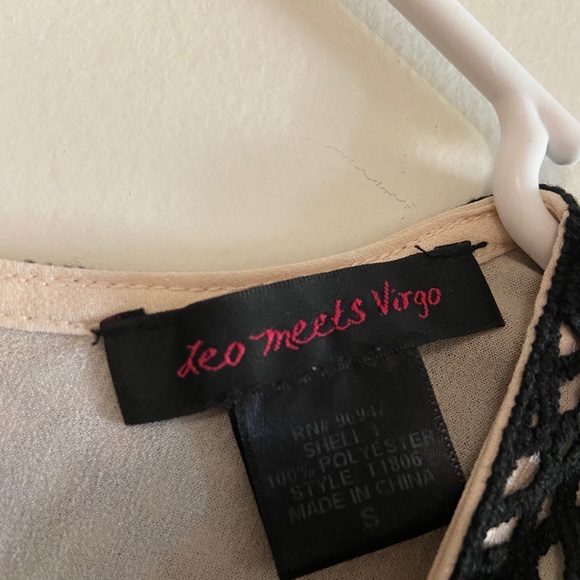 Leo meets Virgo blouse with nice collar - Picture 3 of 3